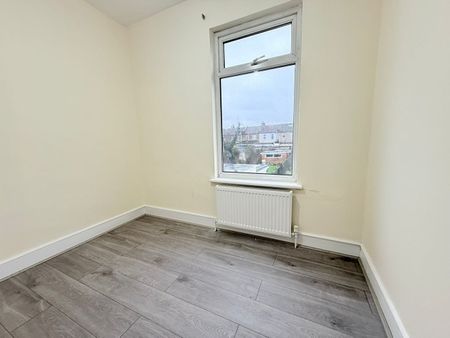4 Bed Terraced House, Sunnyside Road, IG1 - Photo 3