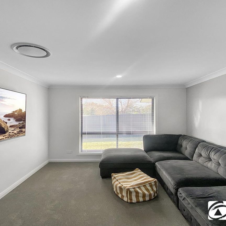 MOVE IN READY LUXURY WITH STYLE AND SPACE - Photo 1