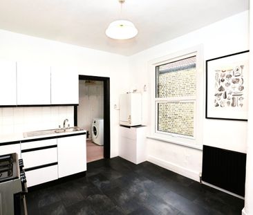 2 Bed Flat, Francis Road, E10 - Photo 4