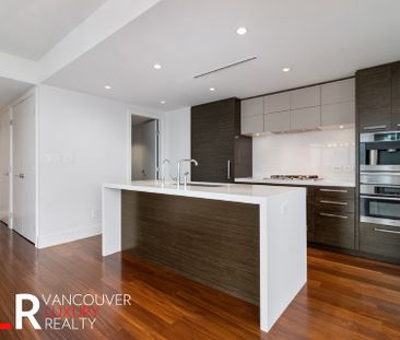 Condo in Downtown Vancouver, BC - Photo 5