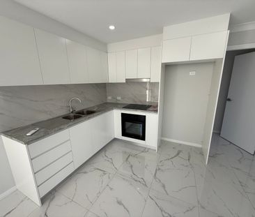 Fresh, Modern Living: New 2-Bedroom Granny Flat with Aircon - Photo 6