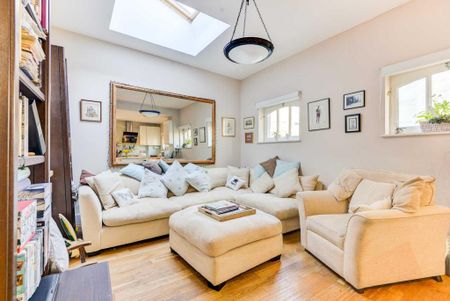 3 bedroom mews to rent - Photo 3