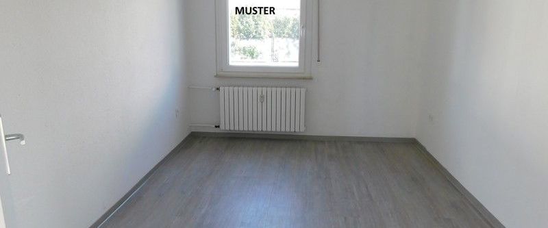 Schöne Erdgeschosswohnung mit Balkon, mit etwas Farbe einzugsbereit! - Foto 1