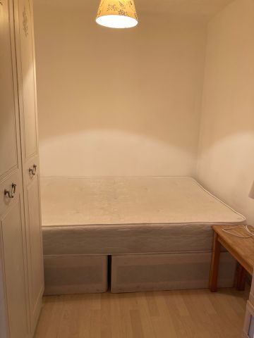 Studio Flat, Wheatsheaf Close, E14 - Photo 5