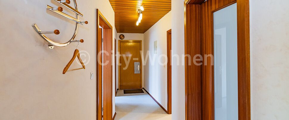Möblierte Altbauwohnung im Hochparterre mit Balkon im schönen Hamburg-Winterhude - Foto 1