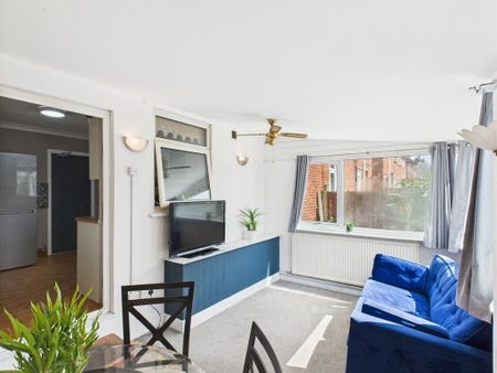 4 bedroom terraced house to rent - Photo 3