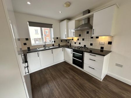 4 bedroom terraced house to rent - Photo 4