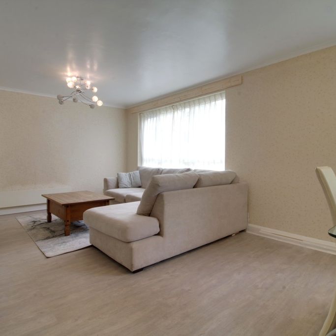 Lloyd Square, 16 Niall Close, Edgbaston - Photo 1