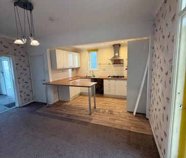 3 bedroom semi-detached house to rent - Photo 6