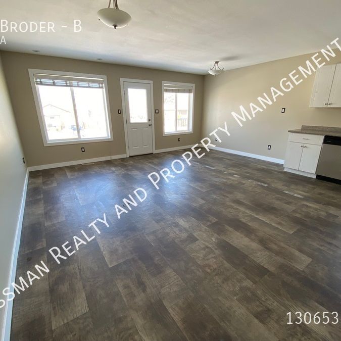 3 bed, 1.5 bath townhouse - Photo 1