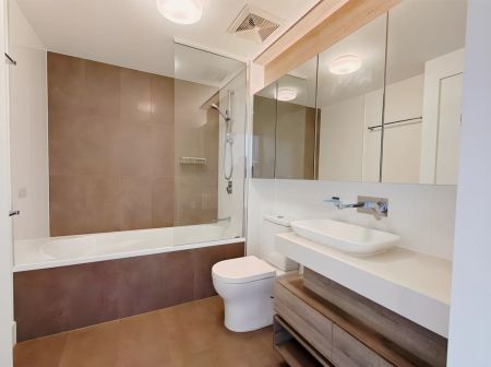 16 Edmondstone St, Brisbane - Photo 2