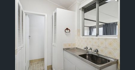 Fantastic Location with easy access to everything opposite Karrinyup Reserve - Photo 2