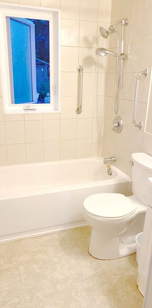 For Lease - 130 Leland Street Unit# 1st Floor Room, Hamilton, Ontario - Photo 1