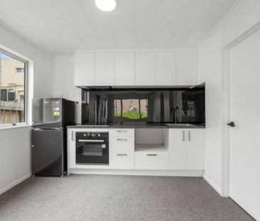 Tasefully renovated and spacious - Photo 2