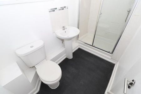 1 bedroom ground floor flat to rent - Photo 5