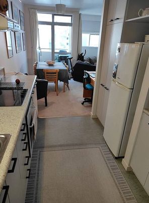 Chic Te Aro Apt w/ Balcony & Lift - Photo 1