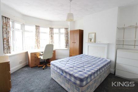 5 bedroom semi-detached house to rent - Photo 4