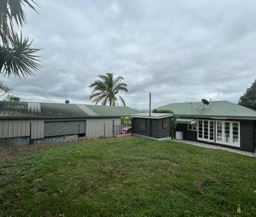 HIDDEN GEM IN SOUTH GLADSTONE WITH OCEAN VIEW - Photo 3