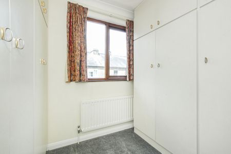 4 bedroom detached house to rent - Photo 3