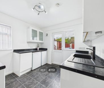 2 bedroom maisonette to rent - Photo 2