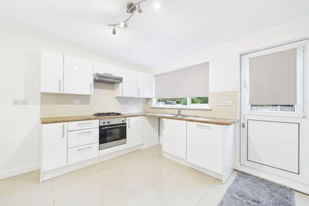 2 bedroom House in Fotherby Court, Berkshire - Photo 2