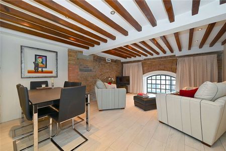 A simply beautiful two bedroom apartment situated on the first floor of this fine river fronted warehouse conversion, located in the heart of Wapping. - Photo 5