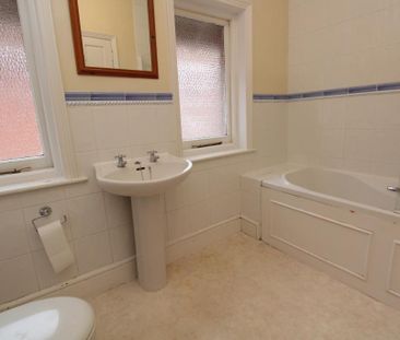 5 bedroom semi-detached house to rent - Photo 2