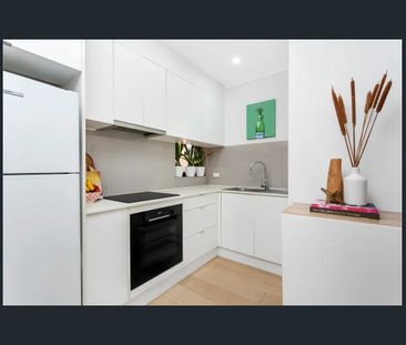 Radiant with Style, Comfort and Natural Light in a Solid Brick Bloc... - Photo 3