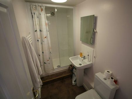 Flat to rent on - Photo 4