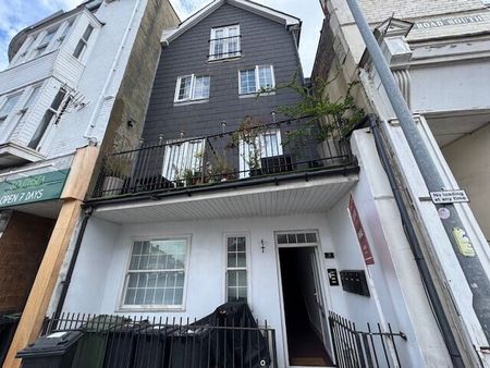 Victoria Road South, Southsea - Photo 5