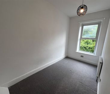 Upper Fountain Street, Sowerby Bridge, Halifax, HX6 - Photo 2