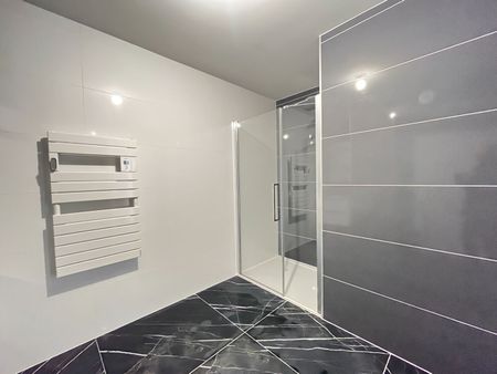 Location Appartement 4 pièces 133m² - Photo 3