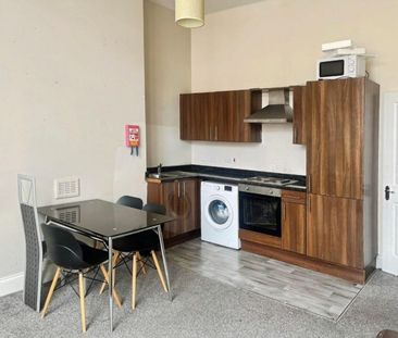 2 bedroom Flat To Let - Photo 3