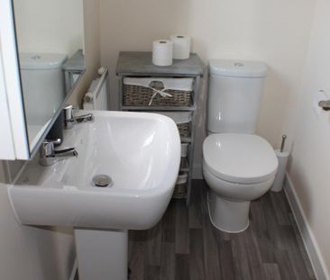 4 bedroom detached house to rent - Photo 6