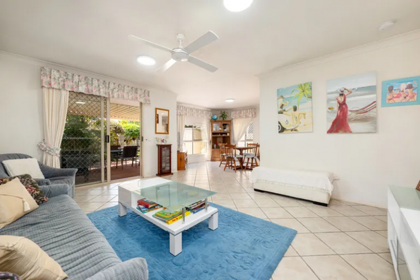 Stylish Low-Set Family Home in Prime Tingalpa Location - Photo 1