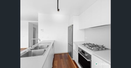 Light-Filled One Bedroom Apartment in Prime Location - Photo 2