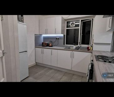 1 bedroom in a flat share to rent - Photo 3