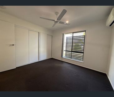 21 Peverell Street, Hillcrest, Qld 4118 - Photo 6