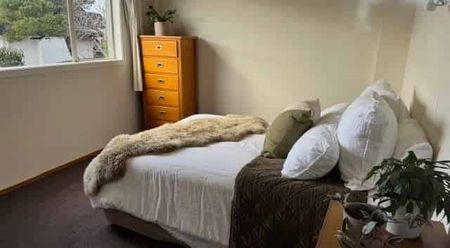 Spacious fully furnished flat in peaceful location - Photo 2