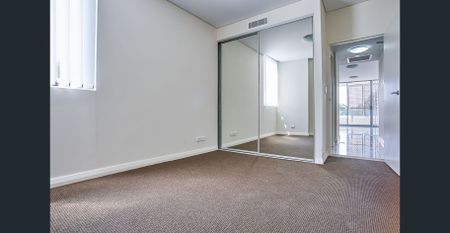 Modern Secluded 1 bedroom Apartment with Balcony - Photo 2