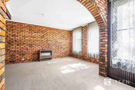 Four Bedroom Two Storey Home - GREAT LOCATION - Photo 2