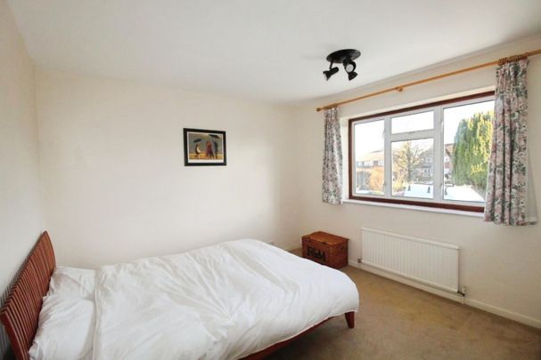 1 bedroom Flat To Let - Photo 1