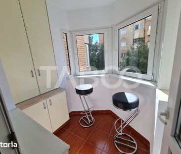 Apartament spatios cu 3 camere si 2 bai plus balcon in zona Central - Photo 5