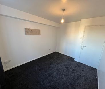 Two Bedroom Flat to Let in Grays, Essex RM17 6QG - Photo 6