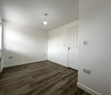 2 bedroom semi-detached house to rent - Photo 3