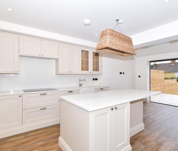 4 bedroom terraced house to rent - Photo 2