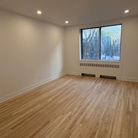 Newly Renovated Three Bedroom Apartment for Rent! - Photo 4