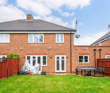 4 bedroom semi-detached house to rent - Photo 5