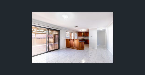 Spacious Family Home in a Prime Coastal Location - Photo 1