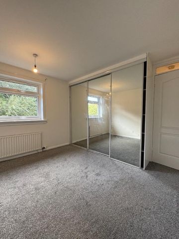 3 bedroom flat to rent - Photo 5